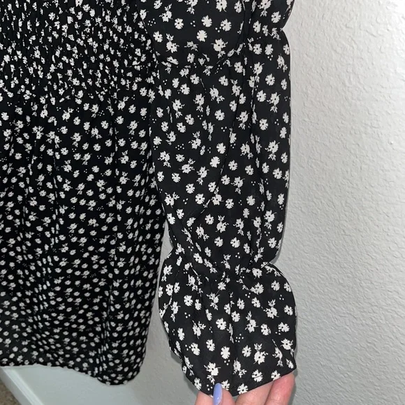 SOLD! AUW floral ruffled sleeves off the shoulder dress - Picture 4 of 16